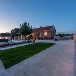 Lamar - With Heated Pool And Whirlpool Rastevic