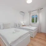 Hébergement de vacances Lamar - With Heated Pool And Whirlpool Rastevic