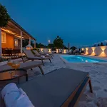 Lamar - With Heated Pool And Whirlpool Hébergement de vacances Rastevic