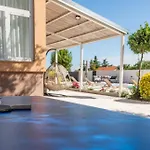 Lamar - With Heated Pool And Whirlpool Hébergement de vacances Rastevic