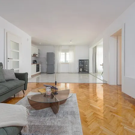 Lamar - With Heated Pool And Whirlpool Hébergement de vacances Rastevic