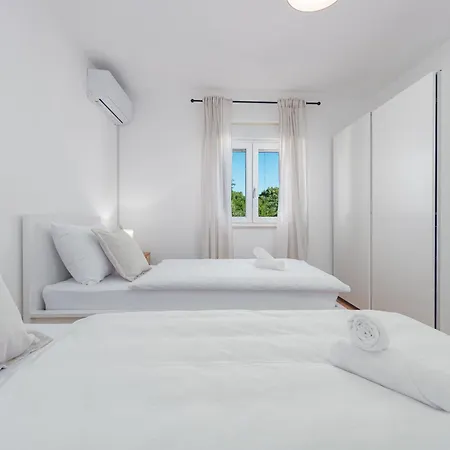 Lamar - With Heated Pool And Whirlpool