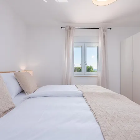 Lamar - With Heated Pool And Whirlpool Hébergement de vacances Rastevic