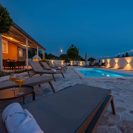 Lamar - With Heated Pool And Whirlpool Hébergement de vacances Rastevic