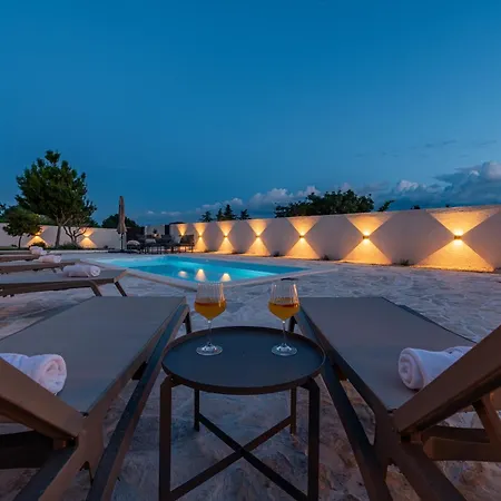 Lamar - With Heated Pool And Whirlpool