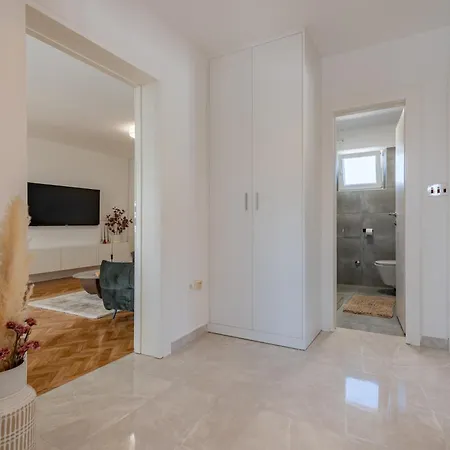 Hébergement de vacances Lamar - With Heated Pool And Whirlpool Rastevic