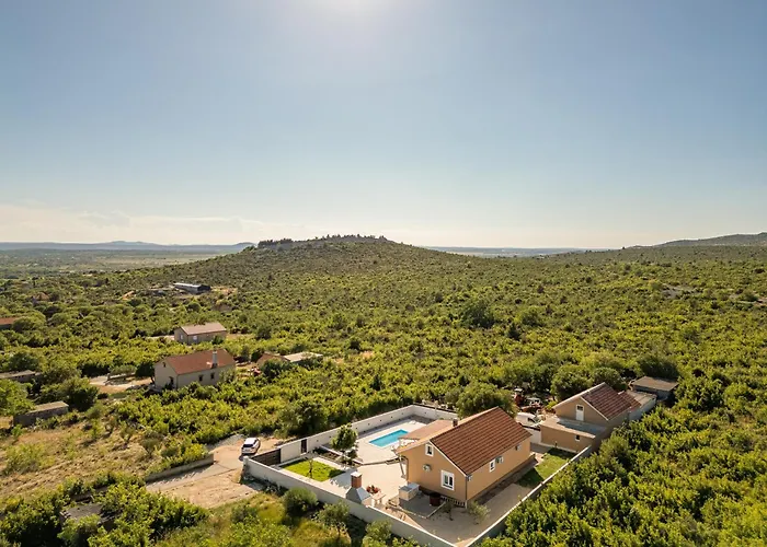 Lamar - With Heated Pool And Whirlpool Vakantiehuis Rastevic