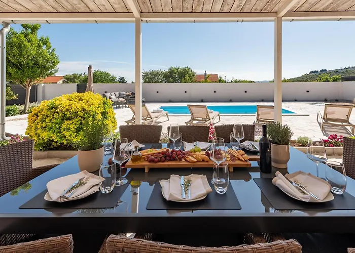 Vakantiehuis Lamar - With Heated Pool And Whirlpool