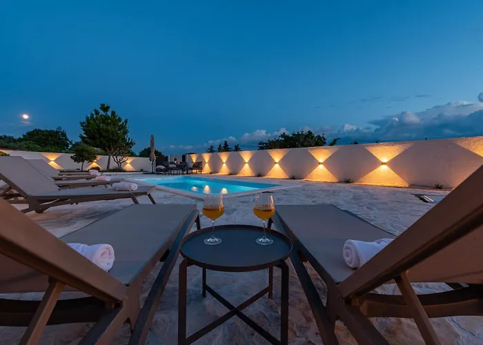 Lamar - With Heated Pool And Whirlpool